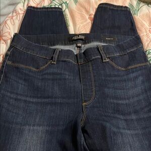 Women's Dark Wash Jeans. Stretch waist band